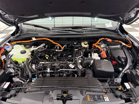 New 2025 Ford Escape SE image 9