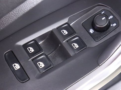 Used 2020 Volkswagen Jetta SE FWD image 29