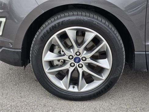 Used 2018 Ford Edge Titanium w/ Equipment Group 302A image 9