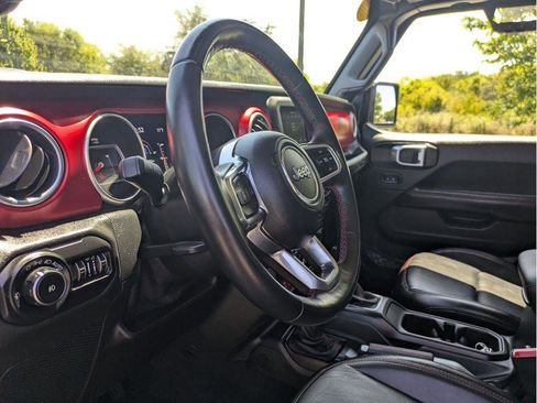 Used 2018 Jeep Wrangler Unlimited Rubicon image 18