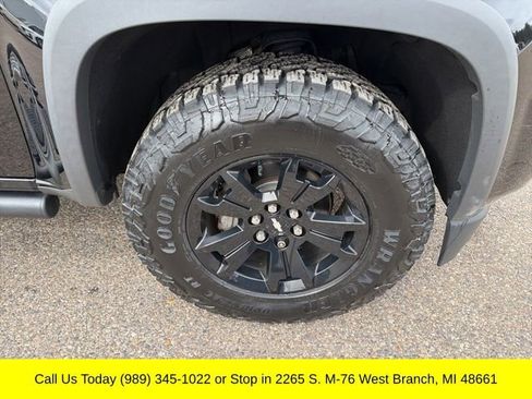 Used 2018 Chevrolet Colorado Z71 w/ Z71 Midnight Edition image 4