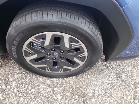 Used 2025 Subaru Forester Premium image 2