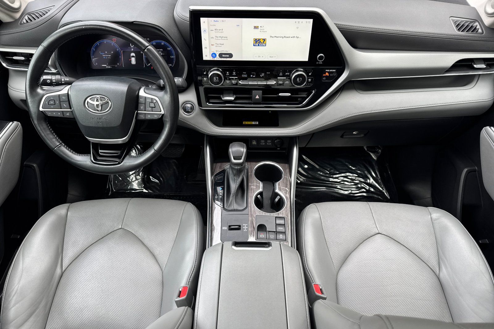 Used 2023 Toyota Highlander Platinum FWD image 16