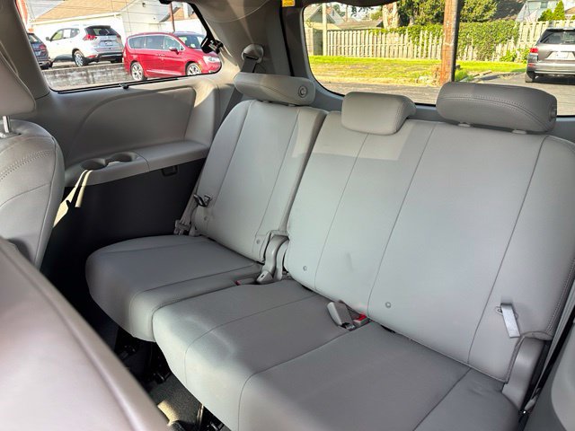 Used 2018 Toyota Sienna XLE w/ XLE Navigation Package FWD image 22