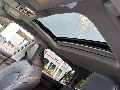 Certified 2020 Toyota Highlander Limited FWD image 33