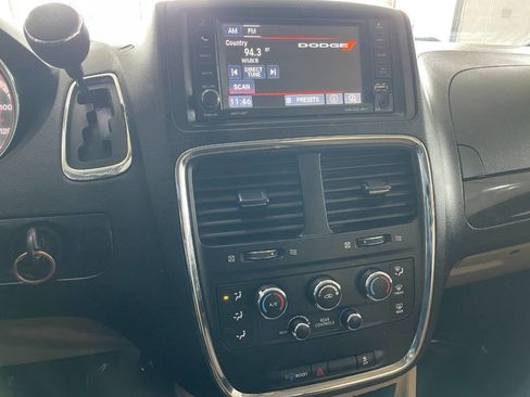 Used 2016 Dodge Grand Caravan SXT image 32