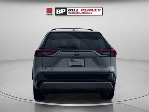Used 2022 Toyota RAV4 SE image 5