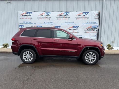 Used 2022 Jeep Grand Cherokee Laredo E image 2