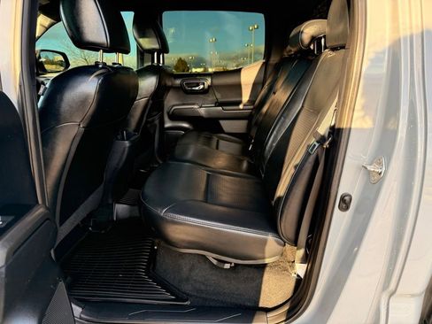 Used 2019 Toyota Tacoma TRD Off-Road AWD/4WD image 25