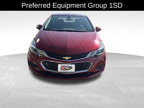 Used 2018 Chevrolet Cruze LT w/ Convenience Package FWD image 2