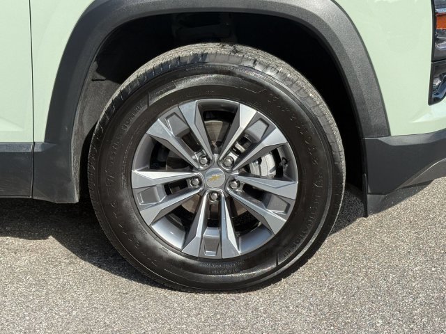Used 2025 Chevrolet Equinox LT w/ Safety and Technology Package FWD image 10