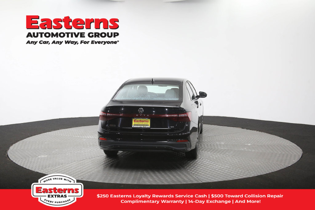Used 2025 Volkswagen Jetta SE FWD image 39