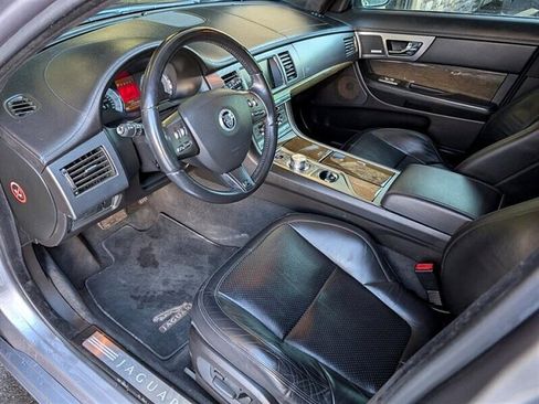 Used 2010 Jaguar XF R image 2
