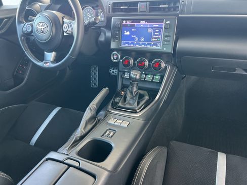 Used 2024 Toyota GR86 Premium RWD image 13