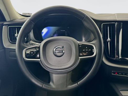Used 2025 Volvo XC60 B5 Plus image 18