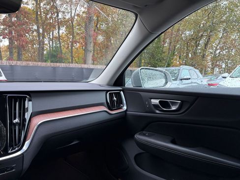 Used 2025 Volvo V60 B5 Cross Country Plus image 34