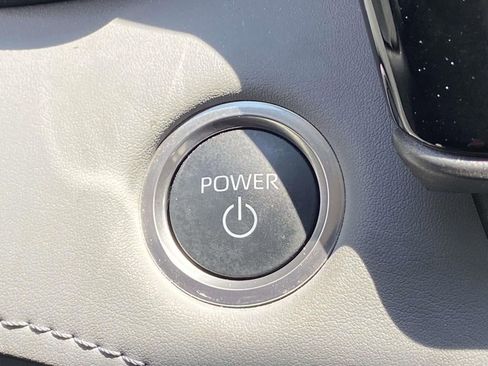 Used 2025 Toyota Highlander XLE AWD/4WD image 32