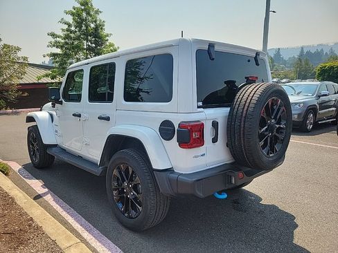 Used 2023 Jeep Wrangler Unlimited Sahara w/ Dual Top Group AWD/4WD image 3