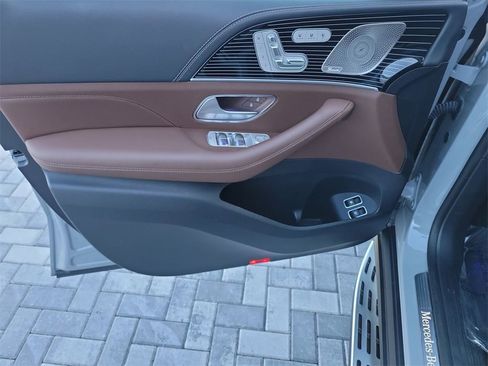 Used 2025 Mercedes-Benz GLE 450e 4MATIC image 23