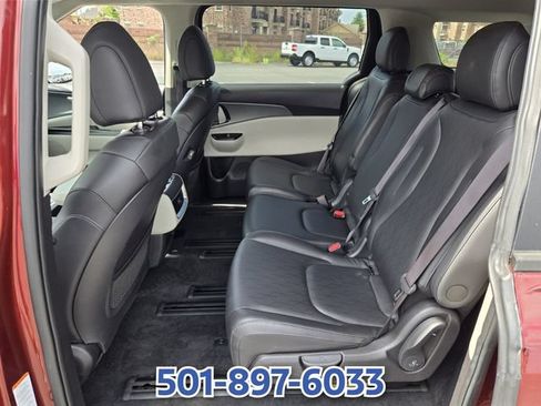 Used 2024 Kia Carnival LX FWD image 11