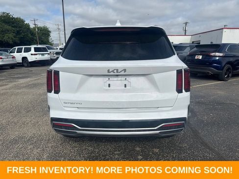 Used 2023 Kia Sorento EX FWD image 3