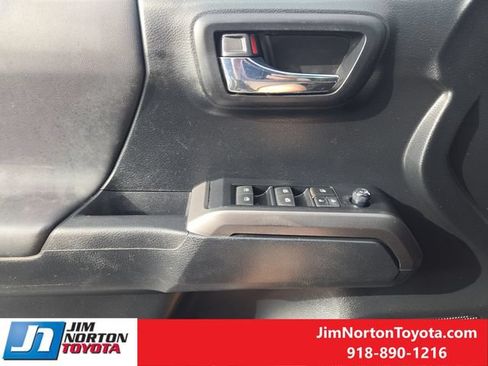 Used 2021 Toyota Tacoma TRD Off-Road w/ TRD Premium Off Road Package AWD/4WD image 25