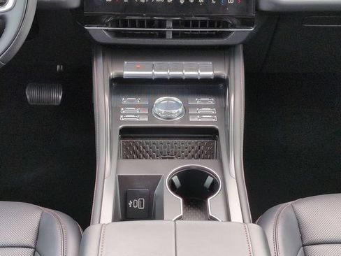 Used 2025 Lincoln Nautilus Premier w/ Jet Appearance Package AWD/4WD image 19