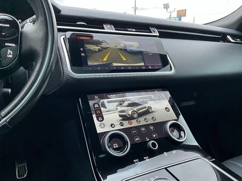 Used 2018 Land Rover Range Rover Velar R-Dynamic SE image 17