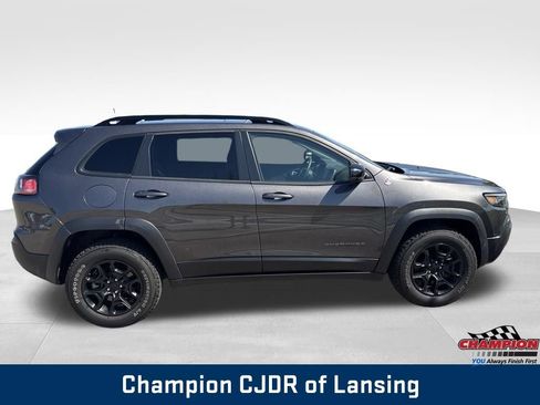 Used 2022 Jeep Cherokee Trailhawk w/ Sun, Sound & Nav Group AWD/4WD image 9