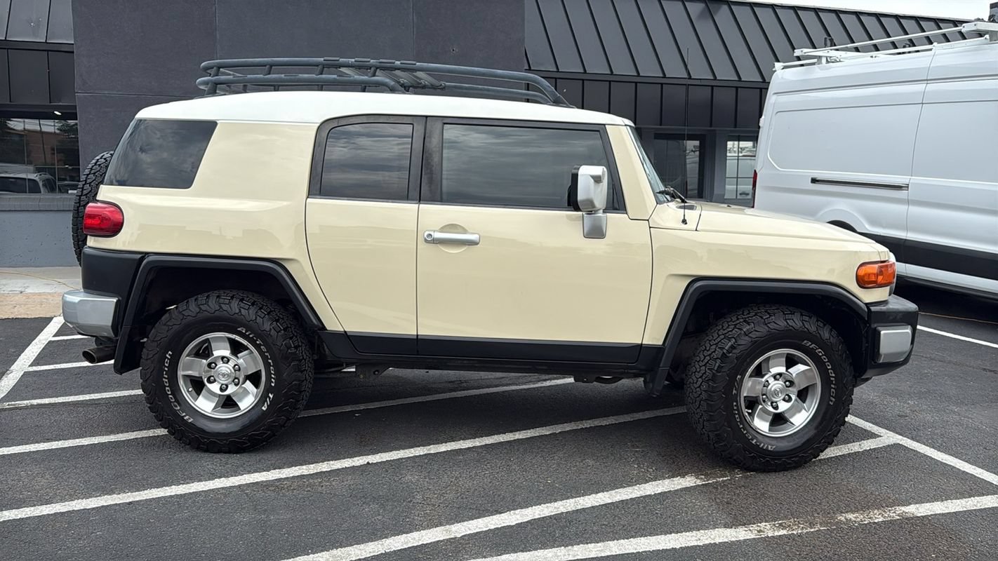 Used 2008 Toyota FJ Cruiser 4WD image 2