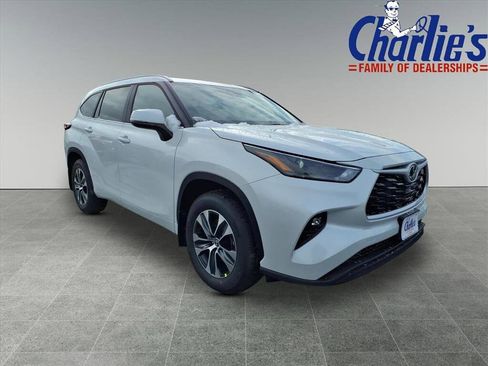 New 2026 Toyota Highlander XLE image 3