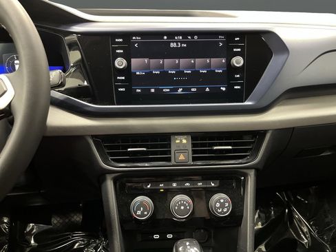 Used 2023 Volkswagen Taos SE w/ Black Wheel Package image 8