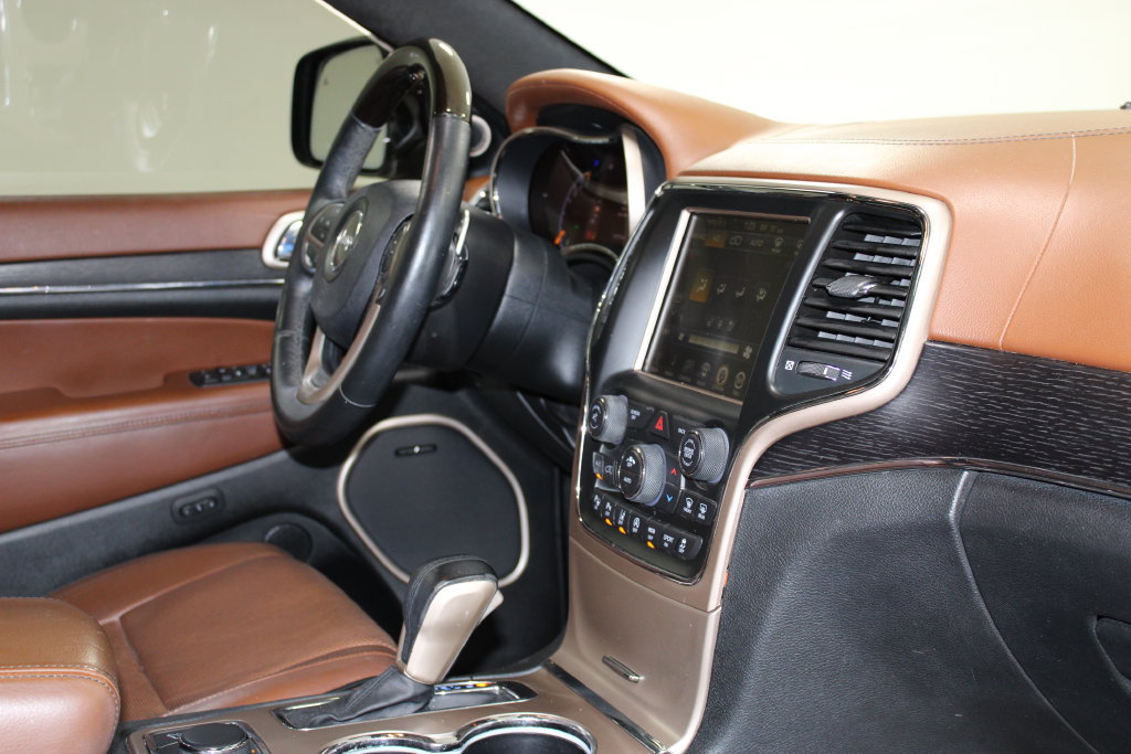 Used 2017 Jeep Grand Cherokee Summit AWD/4WD image 28