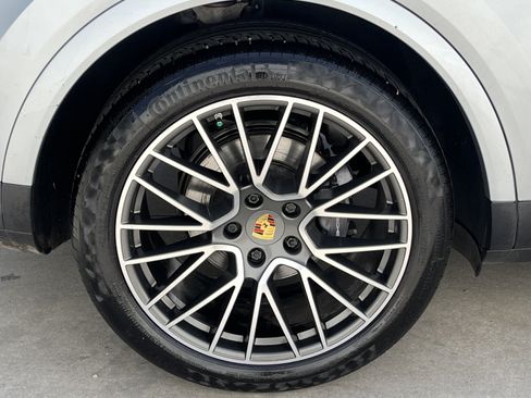 Used 2020 Porsche Cayenne AWD/4WD image 11