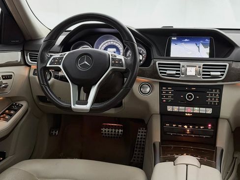 Used 2016 Mercedes-Benz E 350 4MATIC Sedan w/ Premium Package image 28