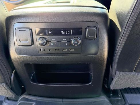 Used 2017 Chevrolet Suburban Premier image 22