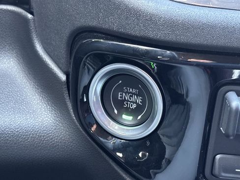 Used 2022 GMC Sierra 1500 SLT image 33