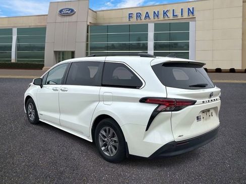 Used 2021 Toyota Sienna XLE w/ XLE Plus Package AWD/4WD image 5
