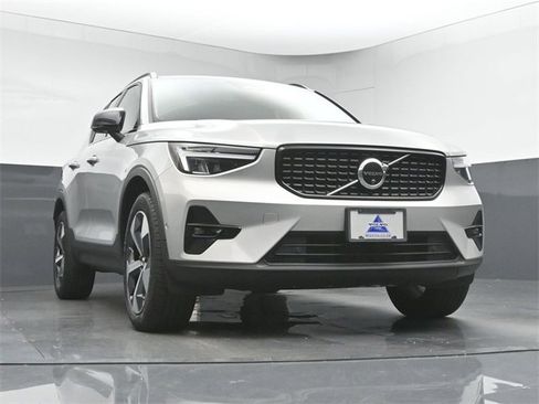 Used 2024 Volvo XC40 B5 Plus w/ Protection Package Premier image 36