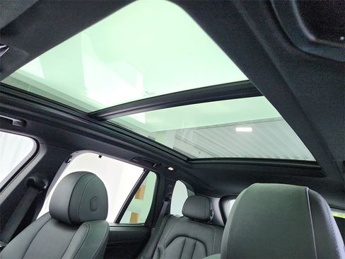 Used 2022 BMW X5 M50i image 11