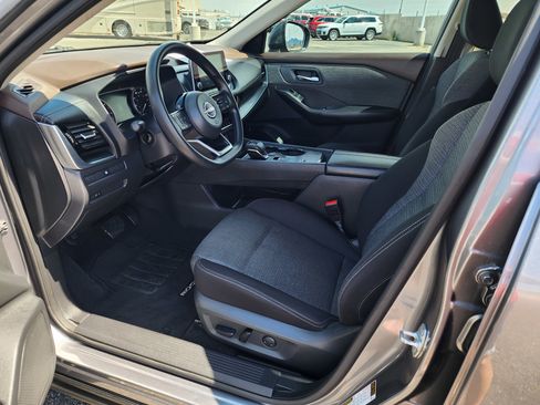 Used 2022 Nissan Rogue SV image 15