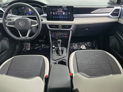 Certified 2026 Volkswagen Taos SE w/ Panoramic Sunroof Package FWD image 13