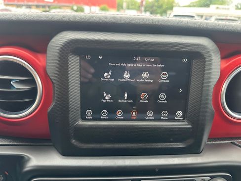 Used 2018 Jeep Wrangler Unlimited Rubicon w/ Cold Weather Group AWD/4WD image 12