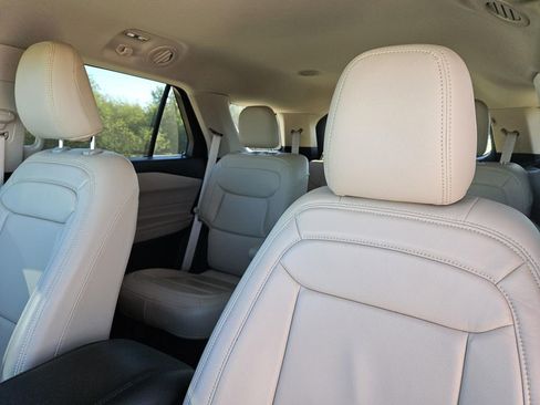 Used 2023 Ford Explorer XLT image 25