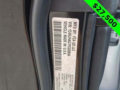 Certified 2023 Jeep Grand Cherokee Laredo image 31