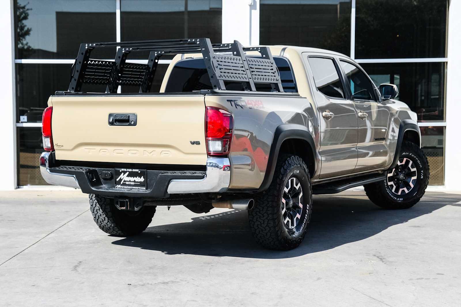 Used 2019 Toyota Tacoma TRD Off-Road AWD/4WD image 9