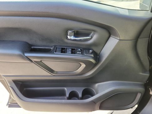 Used 2023 Nissan Titan SV w/ SV Convenience Package image 25