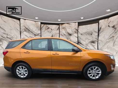 Used 2018 Chevrolet Equinox LS AWD/4WD image 4