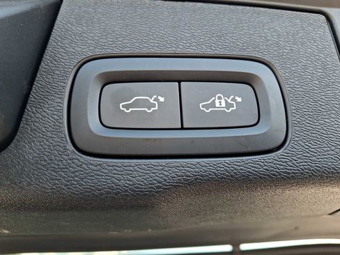 Used 2022 Volvo XC60 B5 Momentum w/ Climate Package AWD/4WD image 30