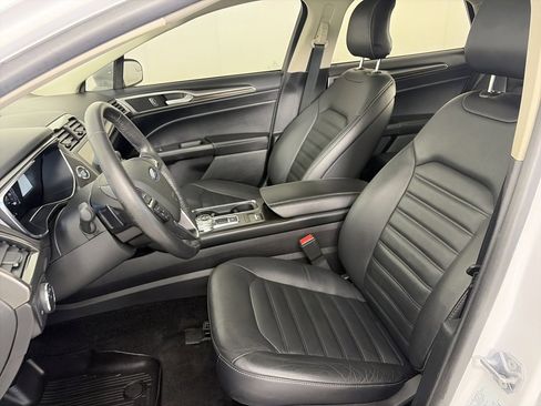 Certified 2018 Ford Fusion SE w/ Fusion SE Technology Package image 11